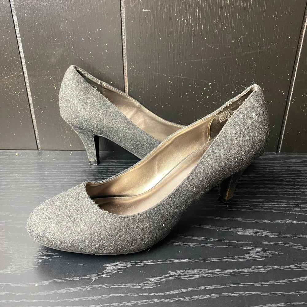 George Women's Gray Heels Size 9 1/2 Round Toe Classic Style